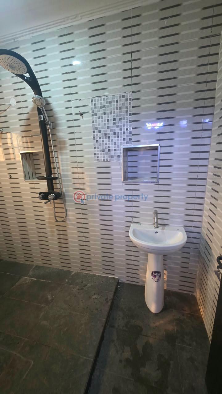 House For Rent At Ogo Oluwa Estate Opposite Bovas Station. Akobo Ibadan Oyo - 10