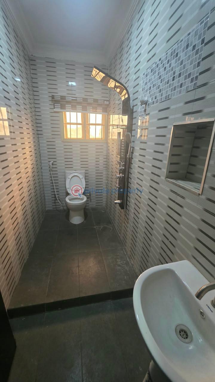 House For Rent At Ogo Oluwa Estate Opposite Bovas Station. Akobo Ibadan Oyo - 4