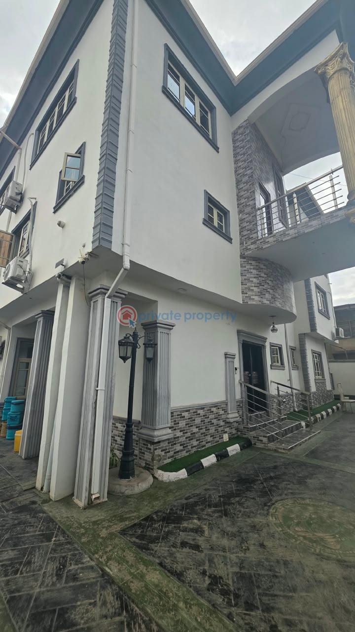House For Rent At Ogo Oluwa Estate Opposite Bovas Station. Akobo Ibadan Oyo - 1
