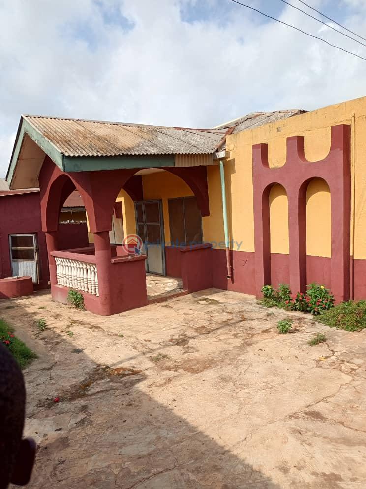 House For Sale Behind Nigerian Brewery Olubadan Adelubi Ibadan Oyo - 3