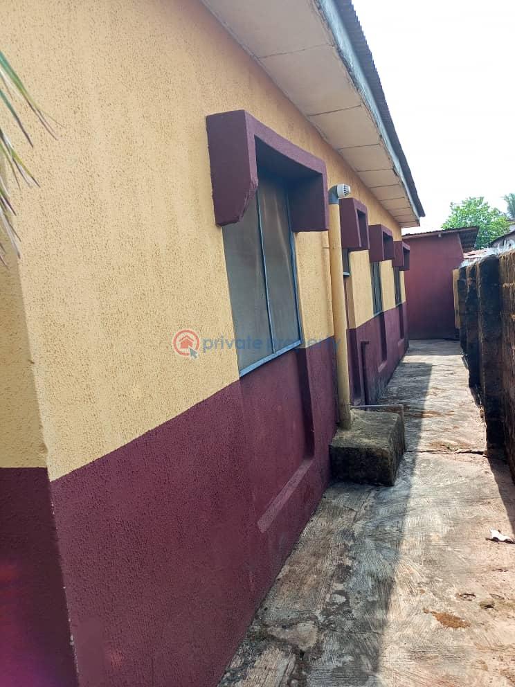 House For Sale Behind Nigerian Brewery Olubadan Adelubi Ibadan Oyo - 6