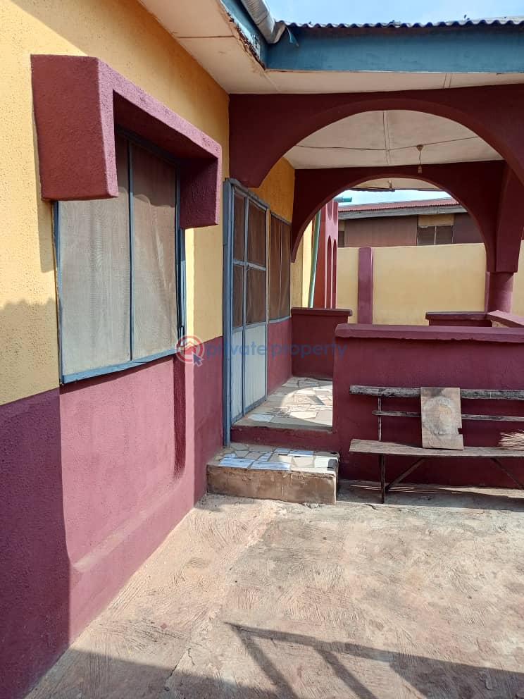 House For Sale Behind Nigerian Brewery Olubadan Adelubi Ibadan Oyo - 10