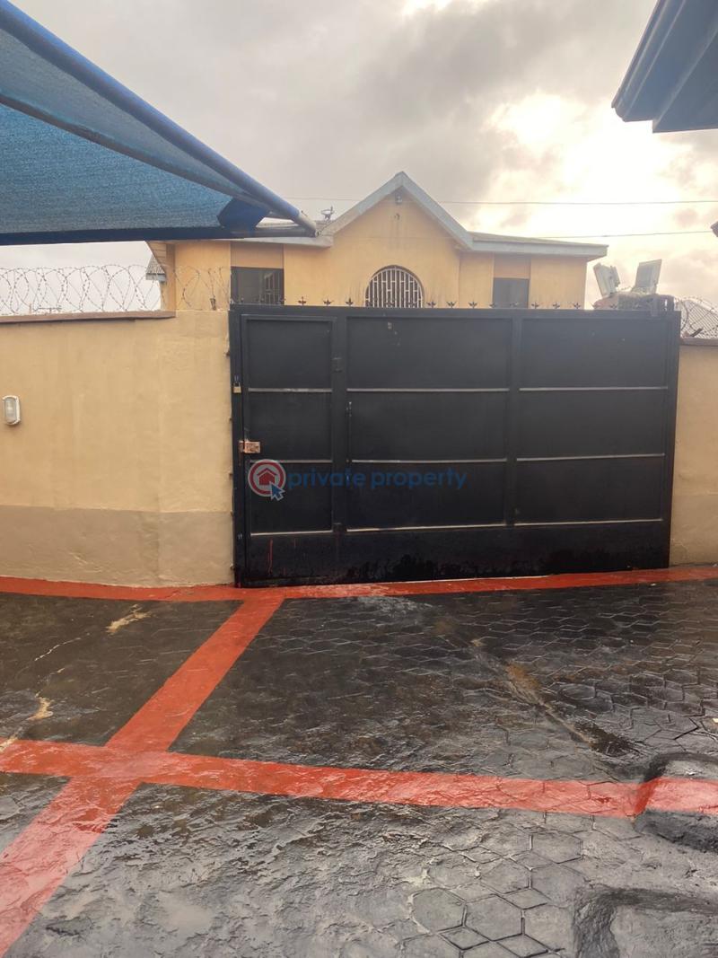 4 bedroom Detached Bungalow For Sale Igando Ikotun/Igando Lagos - 2