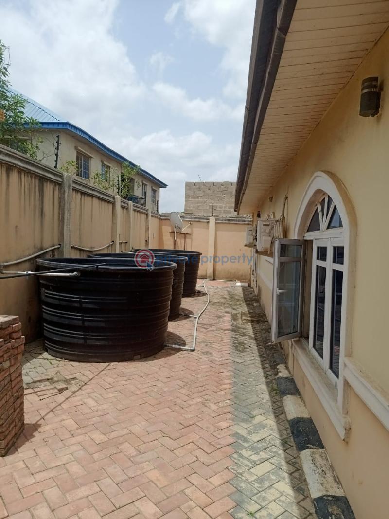 4 bedroom Bungalow For Sale Aba Asa, Ile Titun Nihort Area Nihort Ibadan Oyo - 3