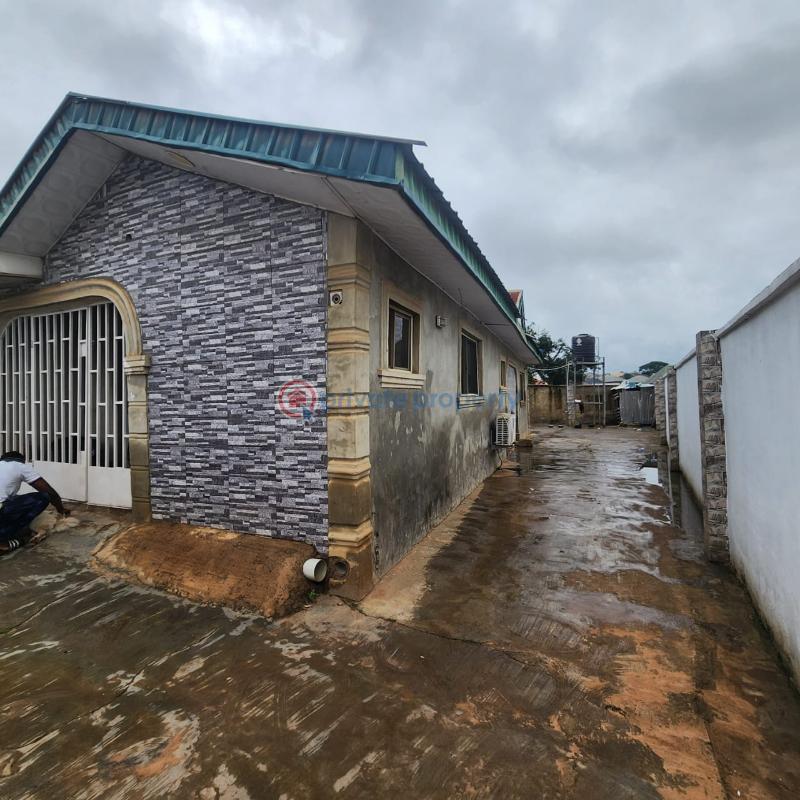 4 bedroom Detached Bungalow For Sale Falade Olorisha Oko, Moniya Ibadan Oyo - 3