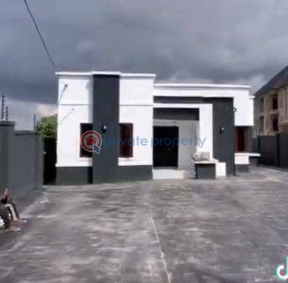 4 bedroom Detached Bungalow For Sale Phase 6 Transekulu Enugu Area  - 9