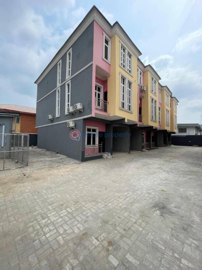 4 bedroom Duplex For Sale Yaba Lagos