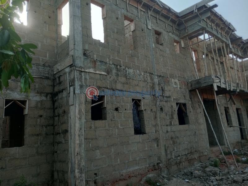 4 bedroom duplex and 2 units of 2 bedroom apartment cacarss on 33 line. - 6 4 bedroom House For Sale Ulo , Commissioner Street Asaba Delta - 6