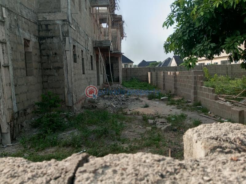 4 bedroom duplex and 2 units of 2 bedroom apartment cacarss on 33 line. - 4 4 bedroom House For Sale Ulo , Commissioner Street Asaba Delta - 4