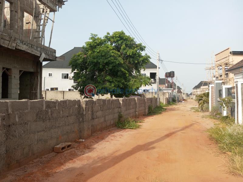 4 bedroom duplex and 2 units of 2 bedroom apartment cacarss on 33 line. - 2 4 bedroom House For Sale Ulo , Commissioner Street Asaba Delta - 2