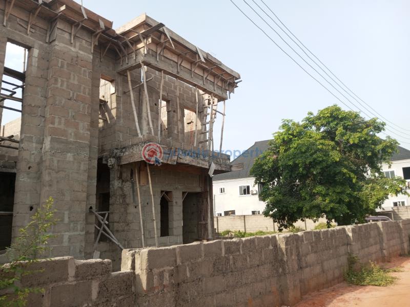 4 bedroom duplex and 2 units of 2 bedroom apartment cacarss on 33 line. - 1 4 bedroom House For Sale Ulo , Commissioner Street Asaba Delta - 1