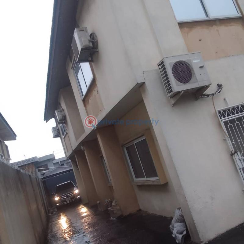 4 bedroom Block Of Flats For Sale Olabisi Street, Ilupeju, Off Oyetola Idowu. Town Planning Way Ilupeju Lagos - 4