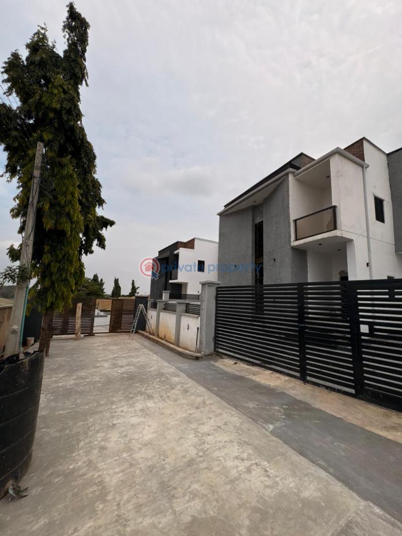 House For Sale Alalubosa Gra Ibadan Oyo - 1