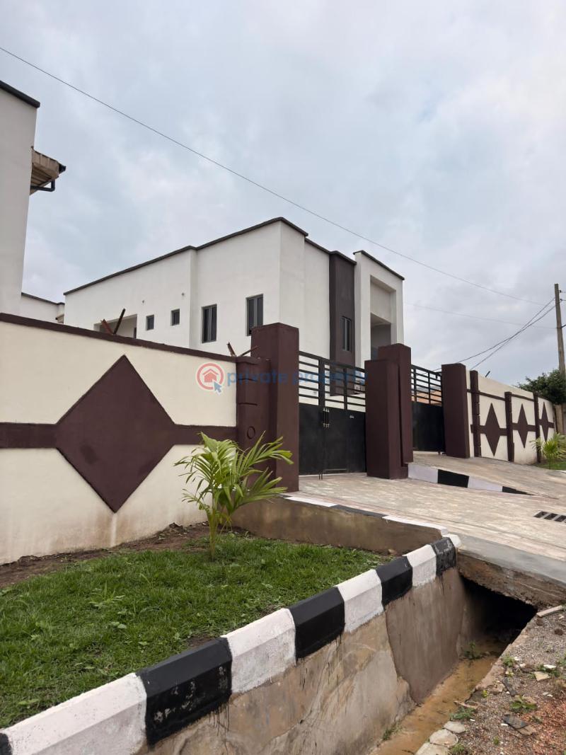 House For Sale Bashorun Housing Estate, Akobo, Ibadan Ibadan Oyo - 2