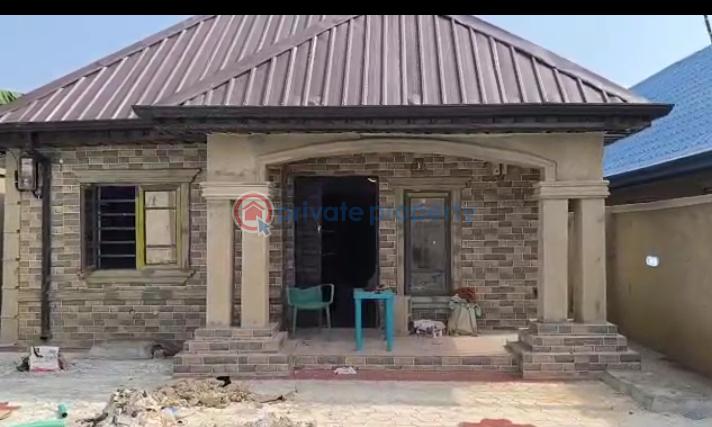 4 bedroom Bungalow For Sale Agunfoye, Adamo, Ikorodu Ikorodu Lagos