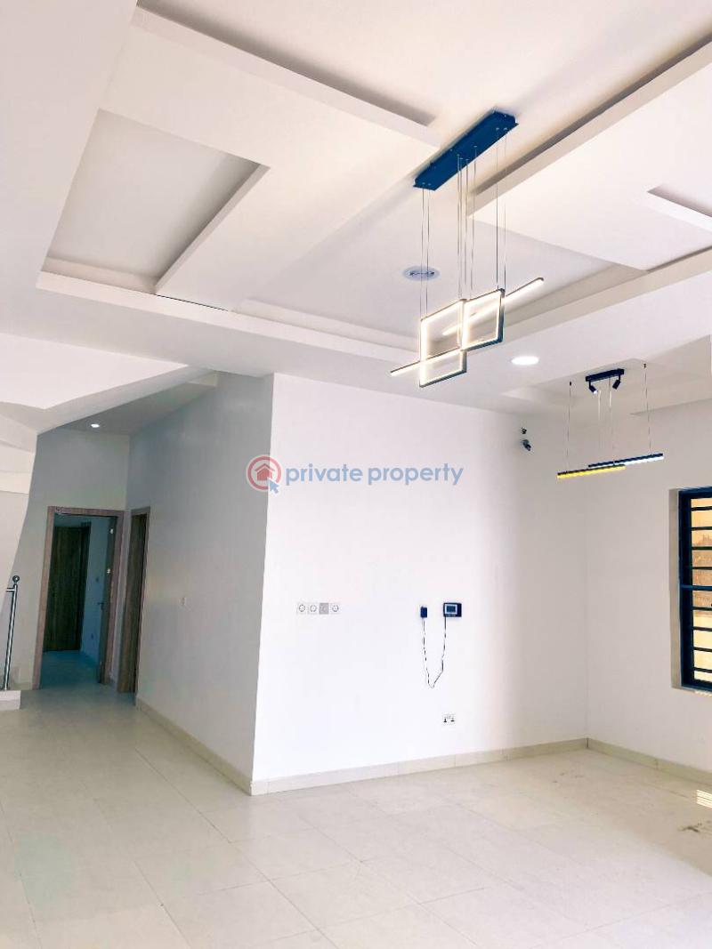 4 bedroom Duplex For Sale Neighborhood: Victoria Garden City , Eleganza Shopping Mall , Lekki 2nd Toll Gate , Vgc To Freedom Way Lekki Regional Road. Chevron ,mega Chicken Lagos Island  - 3