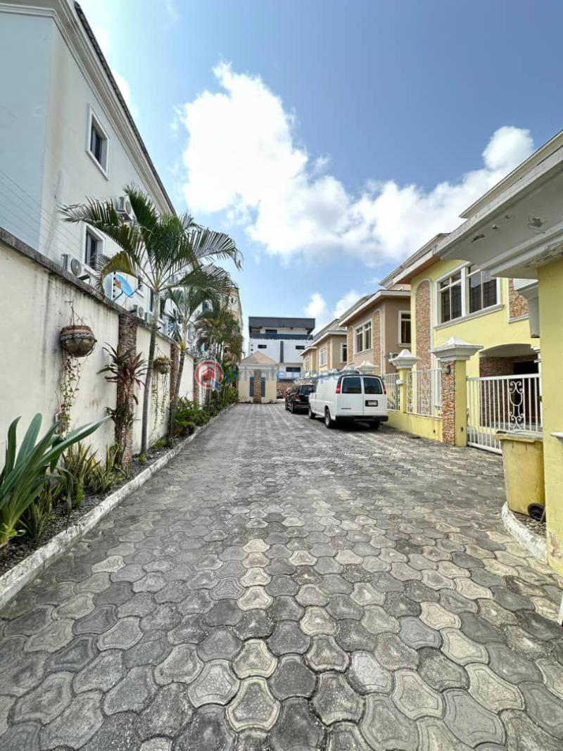 4 bedroom fully detached duplex with swimming pool. - 1 4 bedroom Duplex For Sale Oniru Victoria Island Lagos - 1