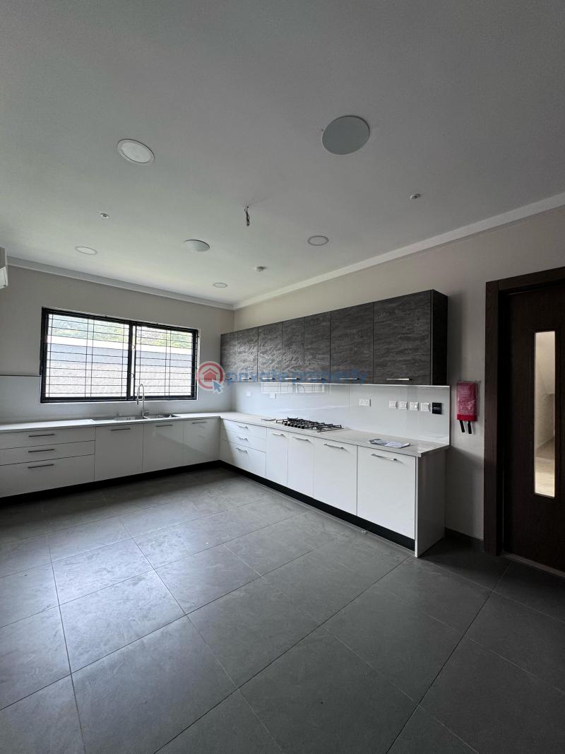 4 bedroom maisonette with 2bq, communal pool and gym. - 4 4 bedroom Maisonette For Sale Banana Island Ikoyi Lagos - 4