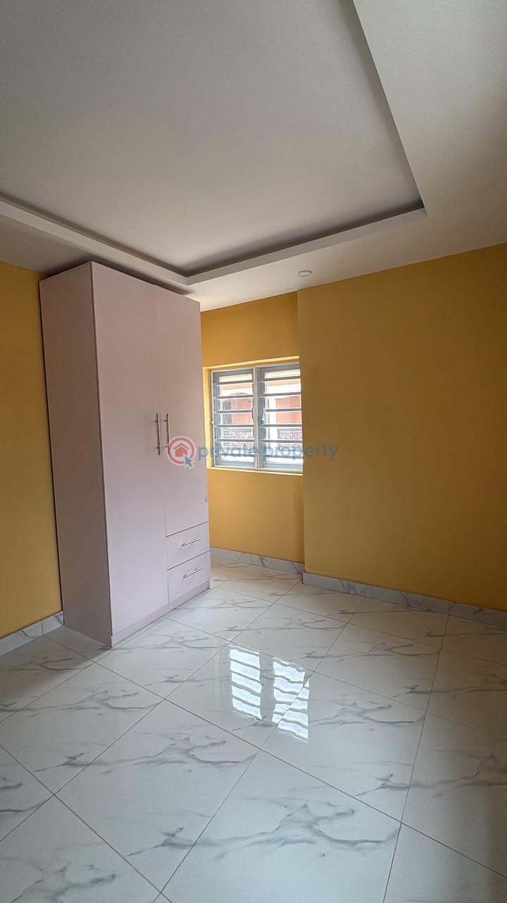 House For Sale Whc Building, Beside Golden Tulip, Jericho, Ibadan. Ibadan Oyo - 15