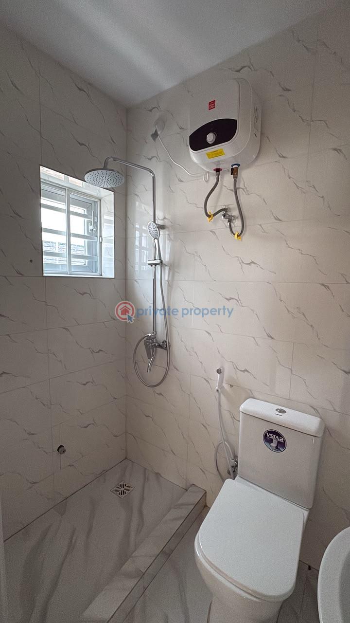 House For Sale Whc Building, Beside Golden Tulip, Jericho, Ibadan. Ibadan Oyo - 17