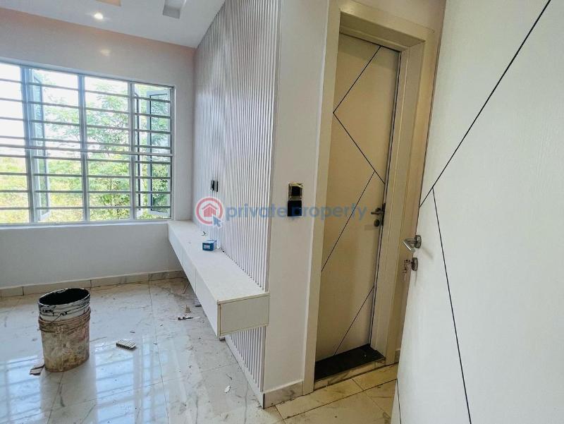 House For Sale Location: Chief Lateef Oyelade, Ringroad Gra,ibadan, Nigeria Ibadan Oyo - 7