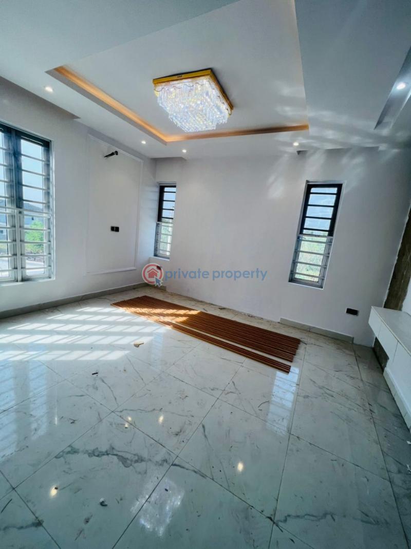 House For Sale Location: Chief Lateef Oyelade, Ringroad Gra,ibadan, Nigeria Ibadan Oyo - 8