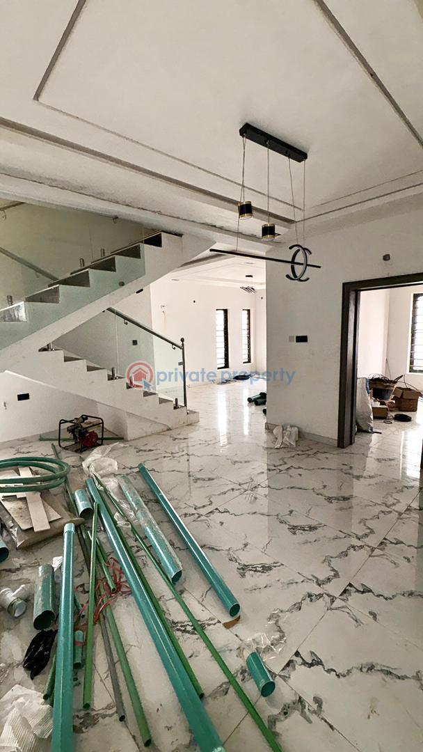 House For Sale Location: Chief Lateef Oyelade, Ringroad Gra,ibadan, Nigeria Ibadan Oyo - 1