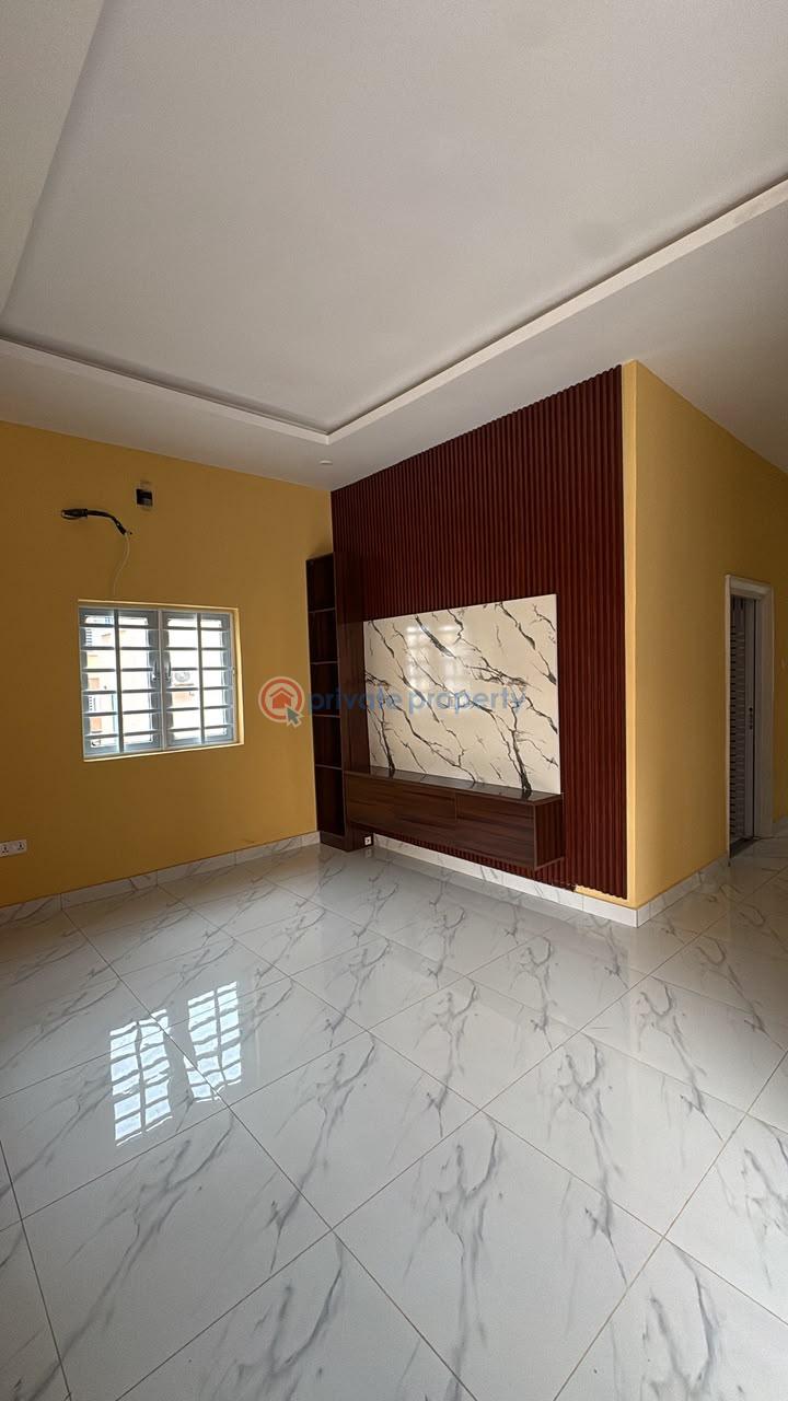 House For Sale Whc Building, Beside Golden Tulip, Jericho, Ibadan. Ibadan Oyo - 2