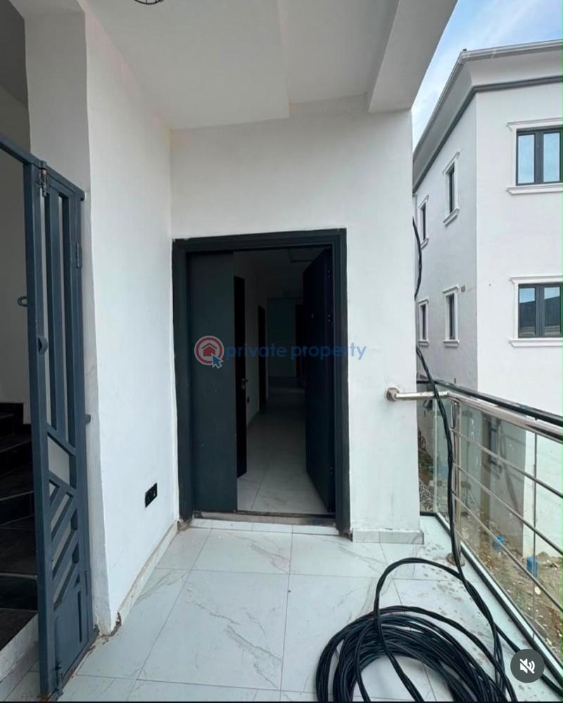 4 bedroom Detached Duplex For Sale Adelabu Surulere Lagos - 7