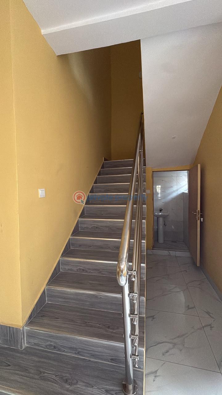 House For Sale Whc Building, Beside Golden Tulip, Jericho, Ibadan. Ibadan Oyo - 4