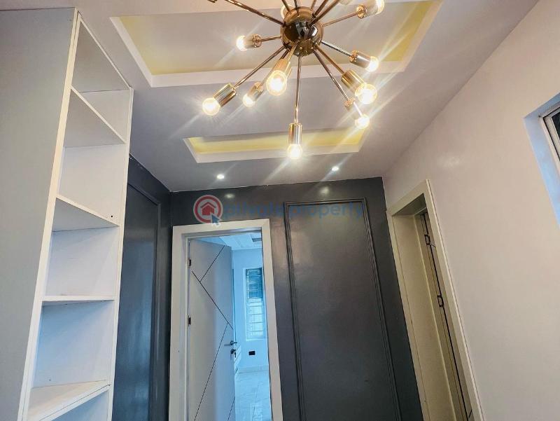 House For Sale Location: Chief Lateef Oyelade, Ringroad Gra,ibadan, Nigeria Ibadan Oyo - 9