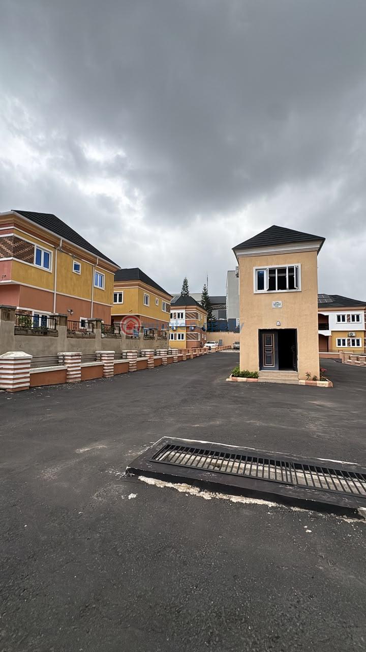 House For Sale Whc Building, Beside Golden Tulip, Jericho, Ibadan. Ibadan Oyo - 1