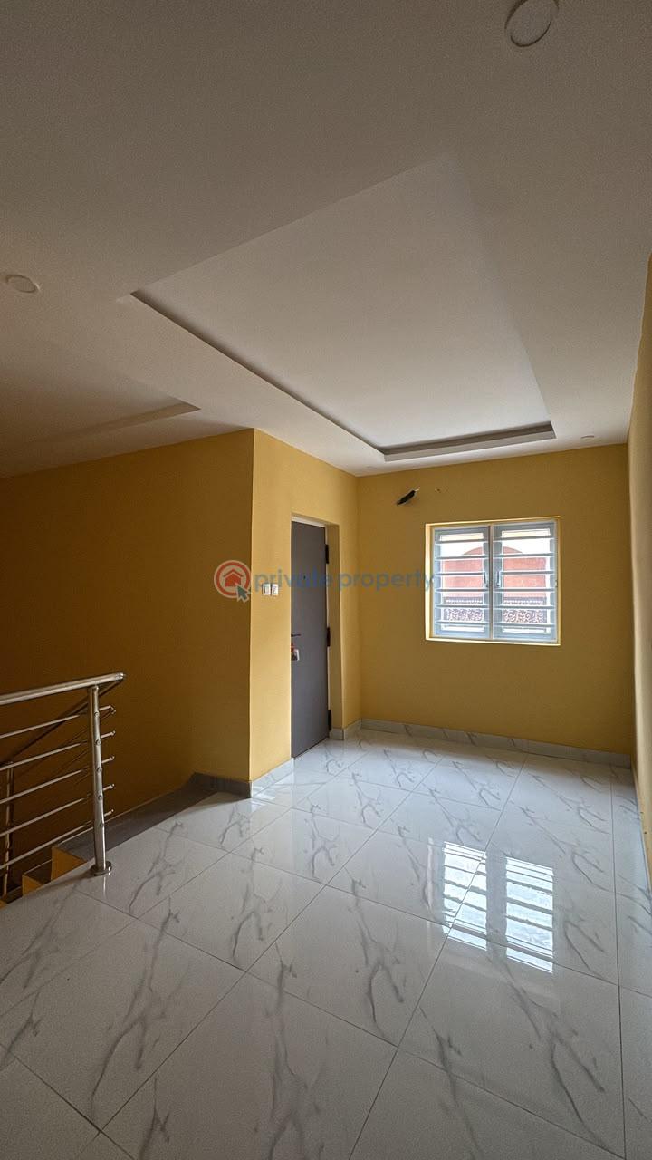 House For Sale Whc Building, Beside Golden Tulip, Jericho, Ibadan. Ibadan Oyo - 7