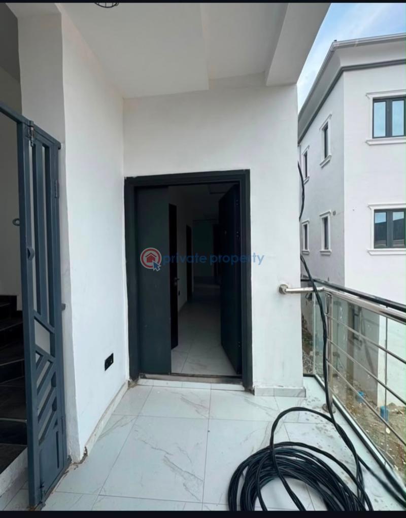 4 bedroom Semi detached Duplex For Sale Ogunlana Surulere Lagos - 5