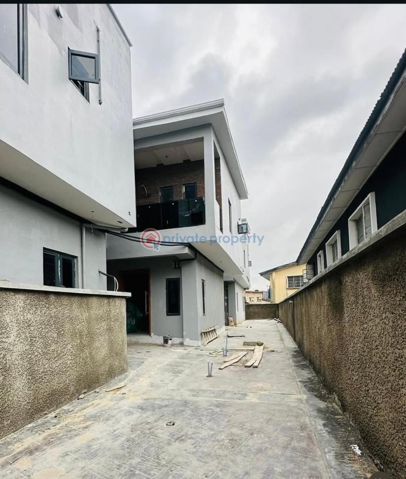 4 bedroom Semi detached Duplex For Sale Ogunlana Surulere Lagos - 9