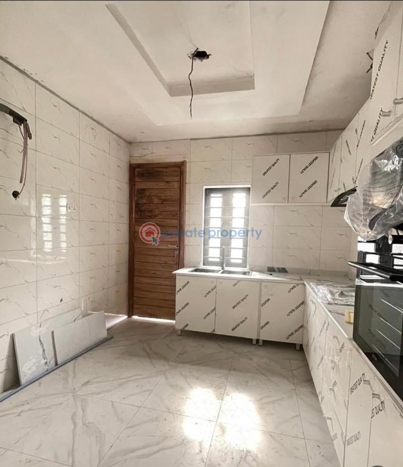 4 bedroom Semi detached Duplex For Sale Ogunlana Surulere Lagos - 3