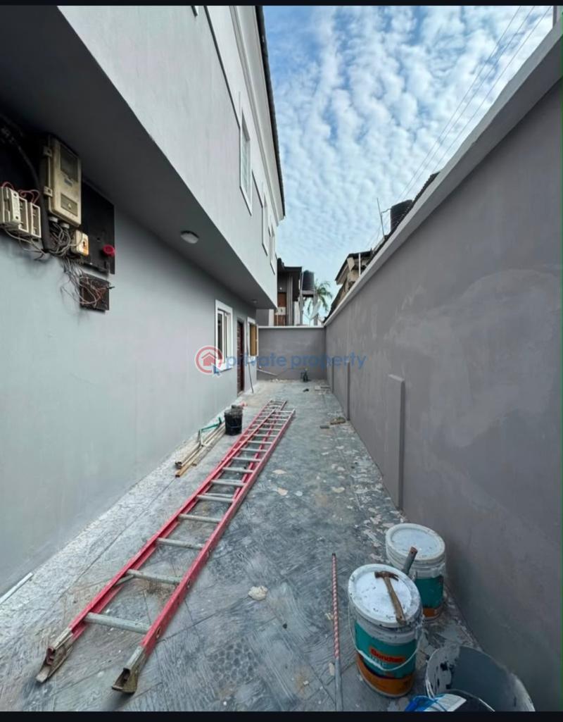 4 bedroom Semi detached Duplex For Sale Ogunlana Surulere Lagos - 4