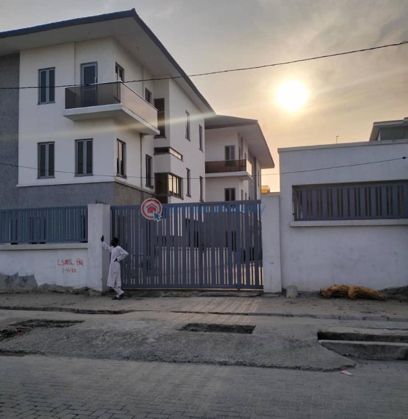 4 bedroom Semi detached Duplex For Sale Oniru Market Road Along Lekki Expressway Lagos - 0