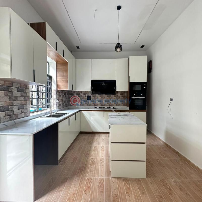 4 bedroom House For Sale Sangotedo Lagos - 4