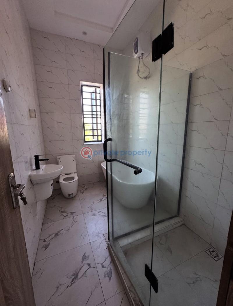 4 bedroom House For Sale Along Lekki Expressway Lagos - 5