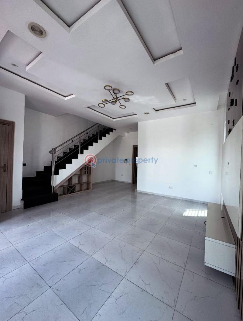 4 bedroom House For Sale Along Lekki Expressway Lagos - 3