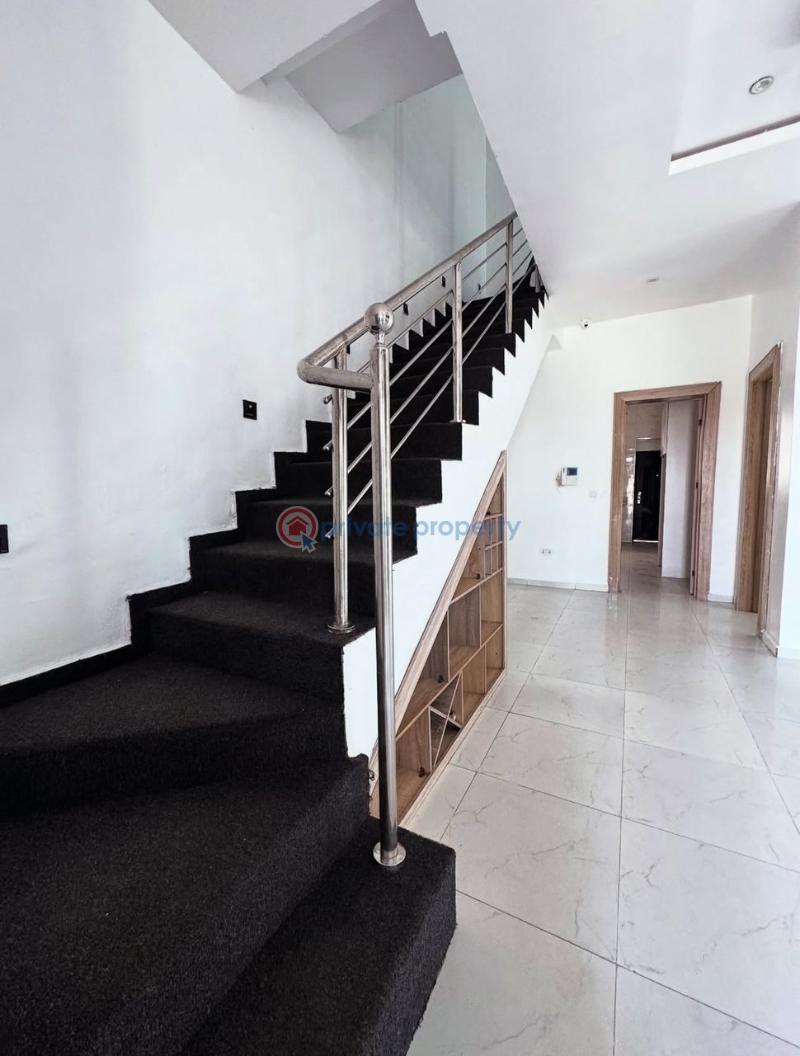 4 bedroom House For Sale Along Lekki Expressway Lagos - 1