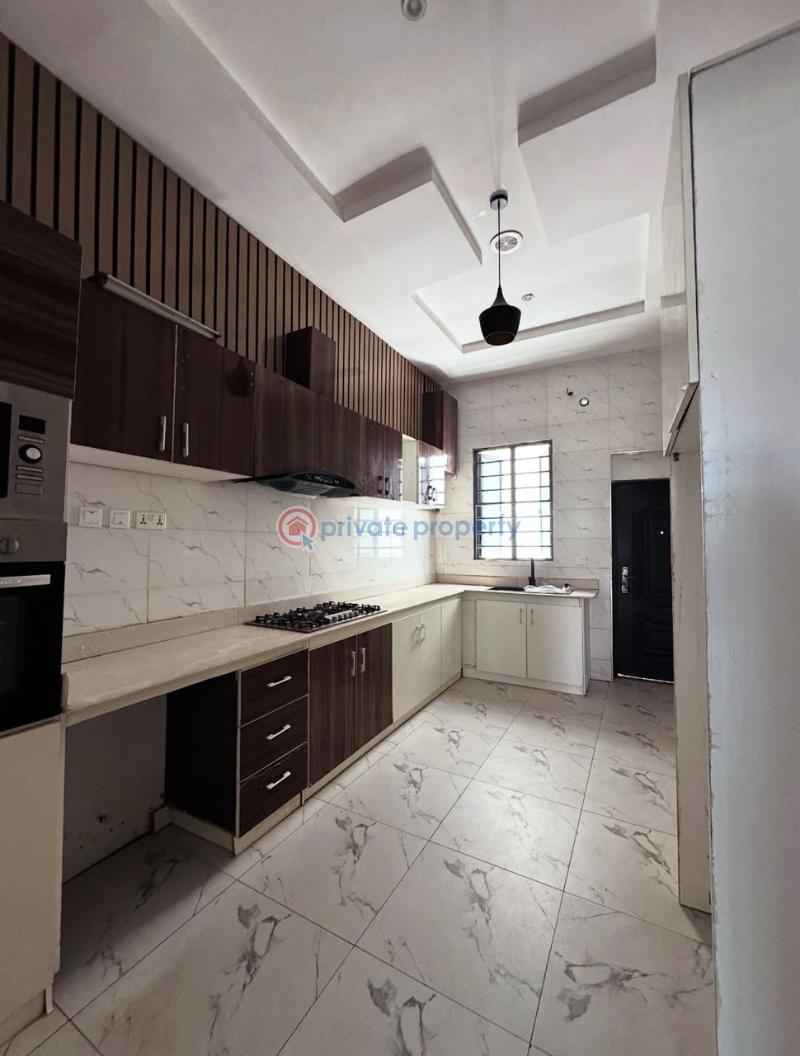 4 bedroom House For Sale Along Lekki Expressway Lagos - 4