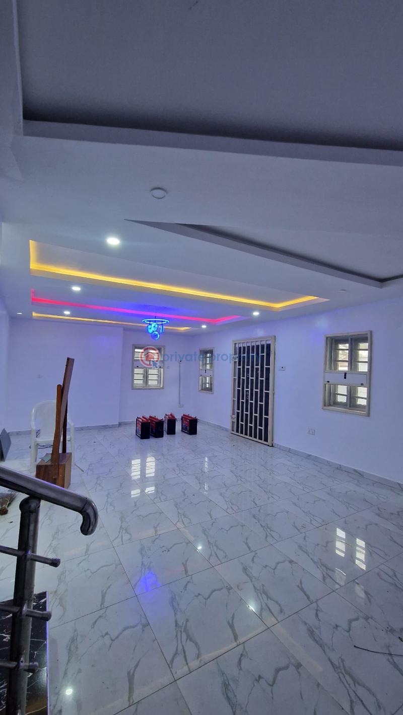 House For Sale Located Within Emmanuel Estate, Ile Titun Area, Jericho/idi Ishin Extension, Ibadan. Ibadan Oyo - 17