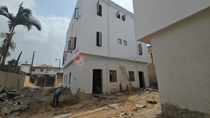 4 bedroom Semi detached Duplex For Sale Ajao Estate Maryland Lagos - 3