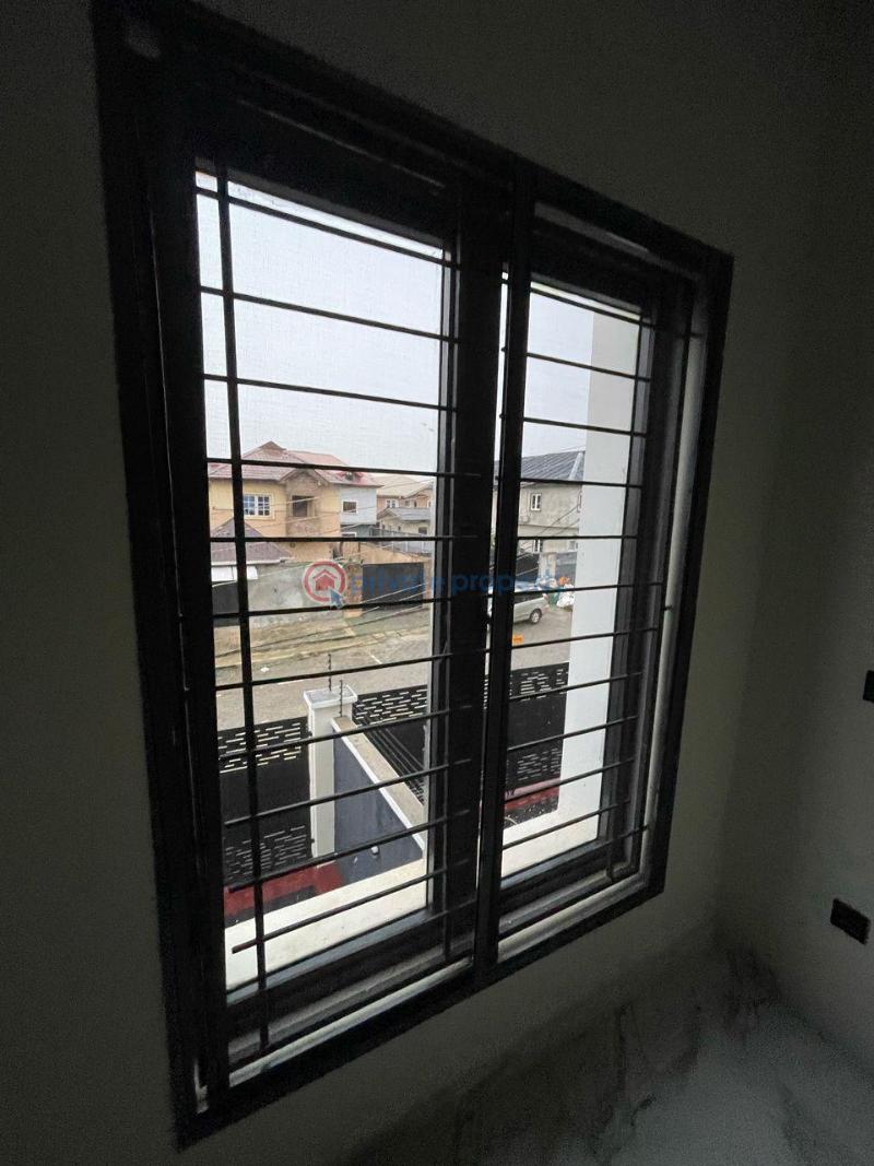 4 bedroom Semi detached Duplex For Sale Magodo Gra Phrase 1 Magodo Kosofe/Ikosi Lagos - 13