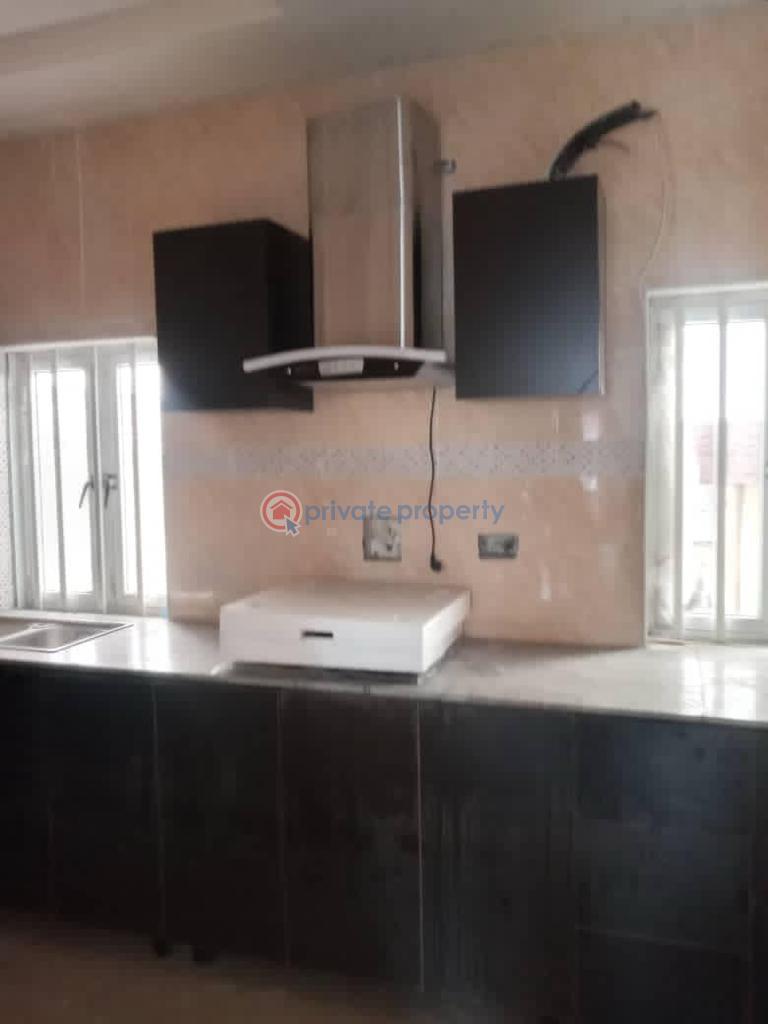 4 bedroom House For Sale Basheer Augusto Off Bode Thomas Surulere Lagos - 5