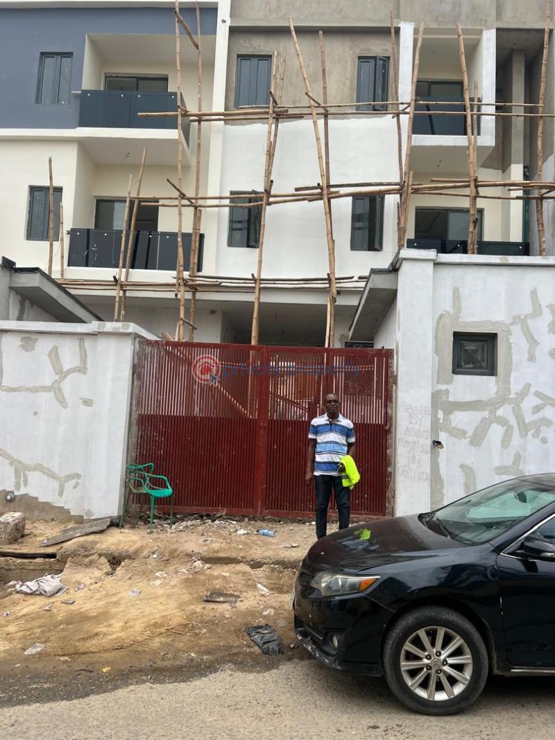 4 bedroom Terraced Duplex For Sale Obanikoro Estate Lagos Obanikoro Shomolu Lagos - 2