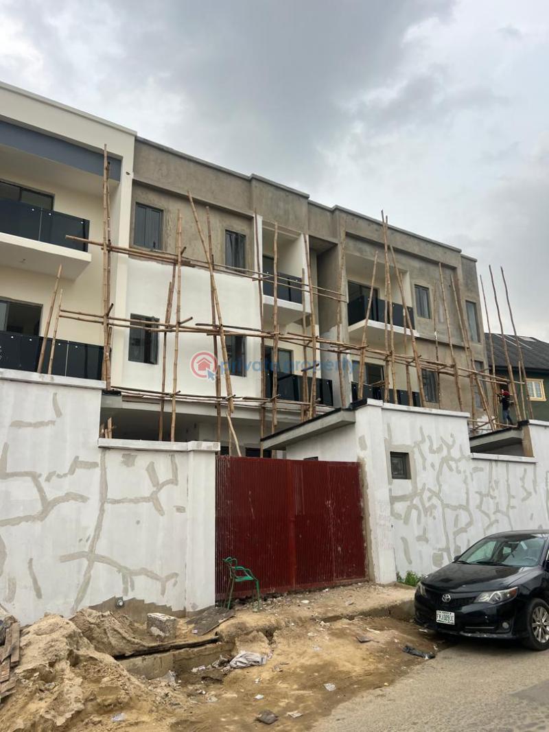 4 bedroom Terraced Duplex For Sale Obanikoro Estate Lagos Obanikoro Shomolu Lagos - 0