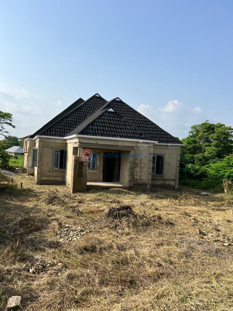 4 bedroom Detached Bungalow For Sale Ogundipe Near Kumopayi Olodo Garage Area Ibadan Oyo - 14
